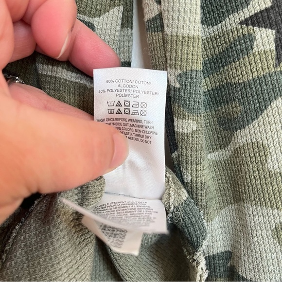 Womens Lucky Brand Scoop Neck Top Shirt Green Camo Thermal Waffle Raw Edge Small - Picture 4 of 7